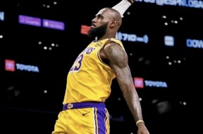 九游体育-詹姆斯迎来十五赛季高光表现，雄鹿球迷沸腾！的简单介绍