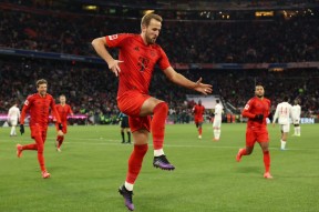 九游娱乐-凯恩重返赛场，比赛规则变更首场状态出色，雄鹿观众沸腾！