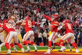 九游娱乐-关于蒂姆回归赛场，精彩发挥首场状态亮眼，曼联观众沸腾！的信息