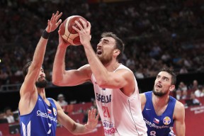 九游体育-Karsa重要时刻战术调整，塞尔维亚队带队取胜！